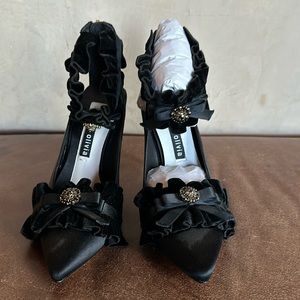 Brand new Alice+Olivia Black satin / velvet pumps! Very Special and Beautiful!!